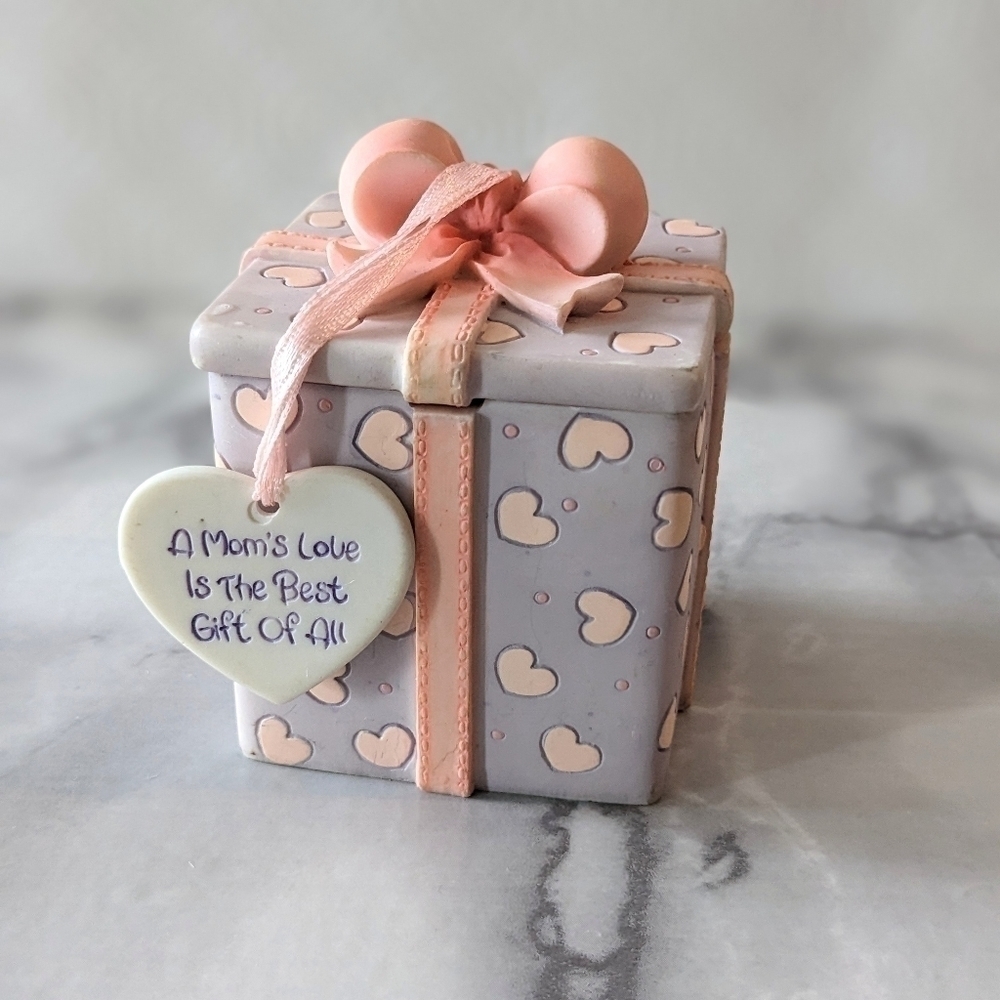 2003 Enesco Precious Moments A Mom's Love is the Best Gift of All trinket Box